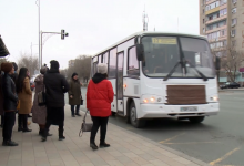 Никто не догадался помочь: беременная актюбинка выпала из автобуса