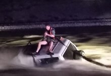 Мужчина на внедорожнике застрял посреди реки Каратал в Алматинской области