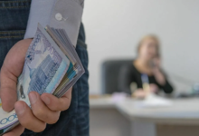Акима и нескольких чиновников судят в Атырауской области за взятки