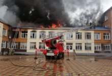 Крыша школы горит в Павлодаре