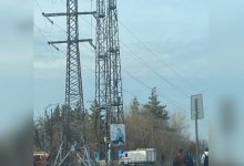 Карагандинец пытался спрыгнуть с фонарного столба