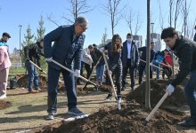 Токаев посадил дерево в Ботаническом саду в Нур-Султане