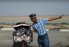 64-летней паломник из Узбекистана добирается пешком до Мекки. Его встретили в Мангистау