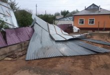 Крыши с шести зданий сорвал сильный ветер в Кызылординской области