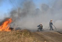 Несколько часов тушили пожар возле нефтебазы в Петропавловске