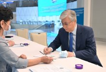 Токаев принял участие в выборах депутата Мажилиса РК