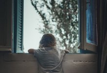 Четырехлетняя девочка выпала из окна в Атырау