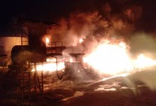 Сильный пожар в Алматы: горят цистерны с ГСМ, есть угроза взрыва резервуаров