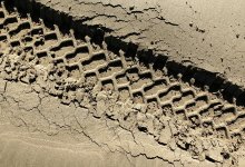 Поезд Актобе – Мангистау опоздал на 40 минут: пути занесло песком