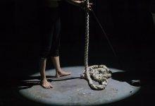 В Алматы девятиклассница повесилась во дворе собственного дома