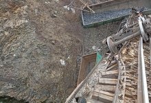 Сотни тонн руды и шлака рухнули в Иртыш: проверка и уголовное дело