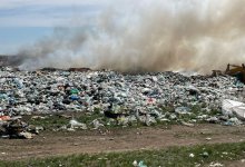 "Каждый год одно и то же": сутки горит свалка в селе близ Нур-Султана (ФОТО)
