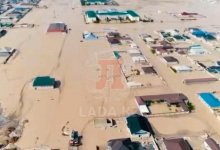 Затопленный по самую крышу район Жанаозена сняли на видео с дрона