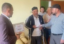 "Мы гордимся сыном": в Кызылорде родителям Сабита Шонтакбаева вручили миллион тенге