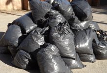 В Усть-Каменогорске у жителей трех многоэтажек за долги забрали контейнеры для мусора