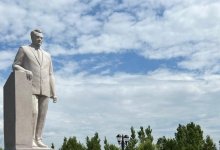 Памятник Динмухамеду Кунаеву открыли в Алматинской области