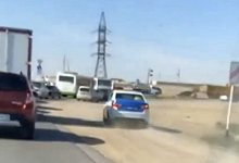 Полицейский объехал затор по обочине в Мангистау. Его оштрафовали