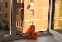 Выпавшая с девятого этажа девочка умерла в Павлодаре