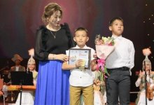 За спасение маленькой девочки павлодарский школьник получил медаль "Бала жүрегі"