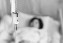 "Давили на живот, и лопнула селезенка": в смерти роженицы обвиняют врачей в Атырау