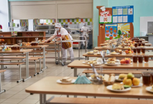 Продают фастфуд и завышают цены: о нарушениях в школьных столовых рассказал Аймагамбетов