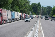 На границе Казахстана и Кыргызстана застряли 200 грузовиков