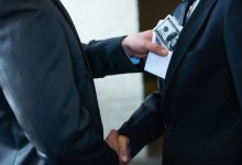 Закрыть уголовное дело за деньги обещал генерал-майор в Алматы