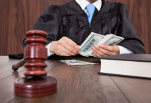 Главу таразского суда подозревают во взяточничестве