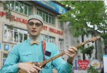 "А чемпионов купим?": Акын Акыныч спел о закрытии алматинского колледжа спорта