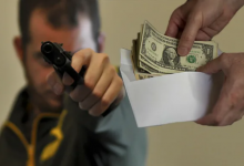 Опасались за свои жизни: жители Риддера отдавали деньги вымогателю