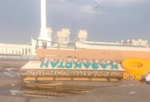 Инсталляцию сдуло ветром в Нур-Султане: пострадали женщина и подросток