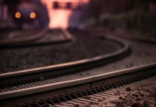 Смертельное столкновение: мужчину сбил поезд в Уральске