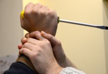 Таксист заколол отверткой мужчину в Каскелене