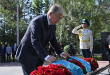 Токаев почтил память жертв репрессий и голода