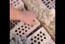 Не используют цемент? Мужчина голыми руками разобрал новостройку в Карагандинской области