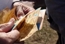 Казахстанцам начали выплачивать повышенные пенсии и пособия