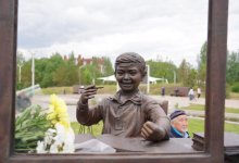 Памятник главному герою фильма "Меня зовут Кожа" открыли в Нур-Султане