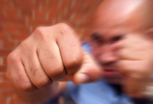 Мужчина жестоко избил незнакомца на улице в Нур-Султане