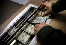 В Алматы мужчина выдавал себя за владельца обменного пункта