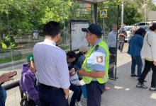 QR-коды на остановках вели на страницу сомнительной криптобиржи в Алматы