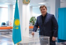 Исполнительный секретарь партии AMANAT проголосовал на референдуме