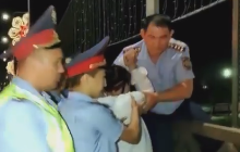 Девушка пыталась прыгнуть с моста в Шымкенте