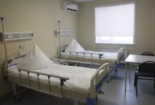 Двое мужчин порезали сами себя перед зданием нефтегазовой компании в Жанаозене