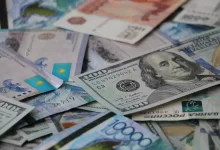 Доллар снова укрепился на торгах