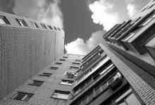 Женщина выпала с балкона и умерла в Нур-Султане (ВИДЕО)