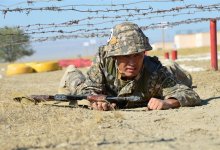 Почему студенты и молодые папы получают повестки в армию, объяснил министр обороны