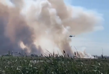 Вертолет и 122 человека тушат пожар в районе озера Большой Талдыколь в Нур-Султане (ВИДЕО)