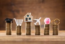 Более половины казахстанских семей "утопают" в кредитах и долгах