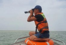 Дедушка найден живым, мальчика еще ищут на озере в ЗКО