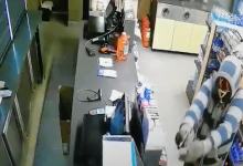 "Игра в кальмара" в Усть-Каменогорске: мужчина в культовой маске напал на заправку